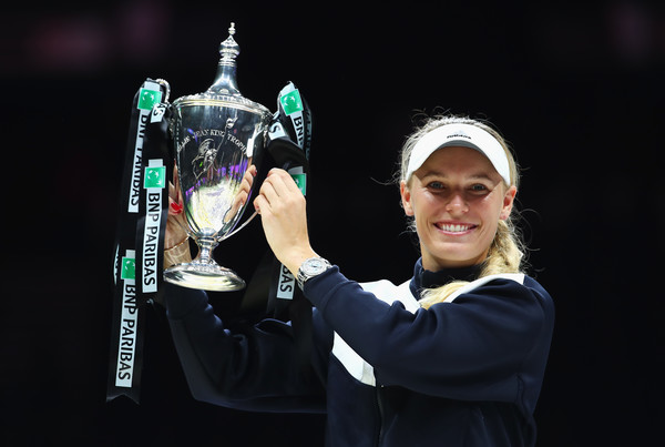 Caroline Wozniacki defeats Venus Williams to win the WTA Finals